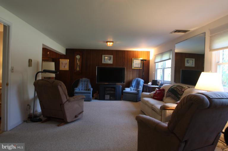 722 Providence Road Towson, MD 21286 - Photo 17 of 20 Family Room