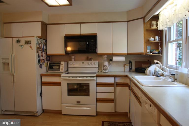 722 Providence Road Towson, MD 21286 - Photo 5 of 20 Kitchen