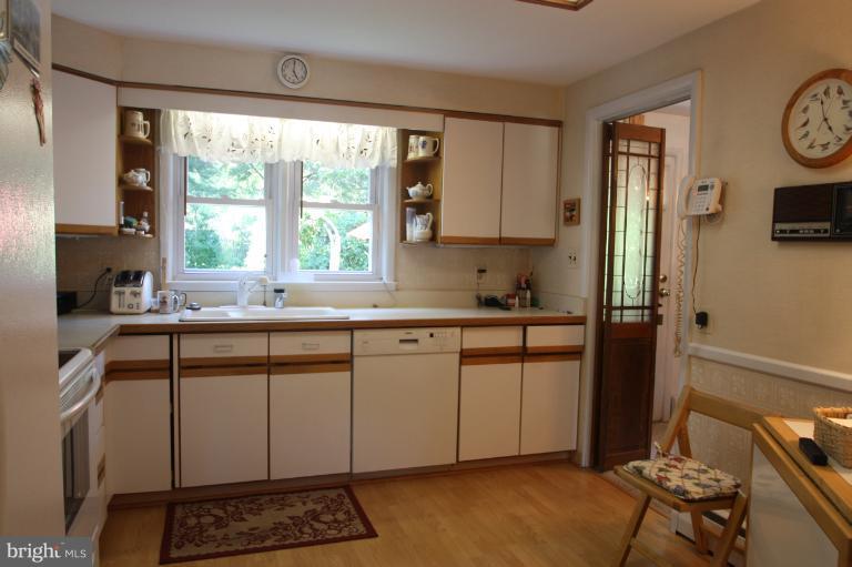 722 Providence Road Towson, MD 21286 - Photo 7 of 20 Kitchen