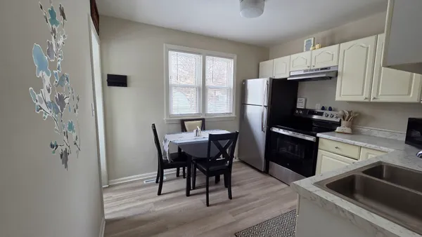 $2,150 | 542 Whitney Avenue, Winthrop Harbor, IL 60096