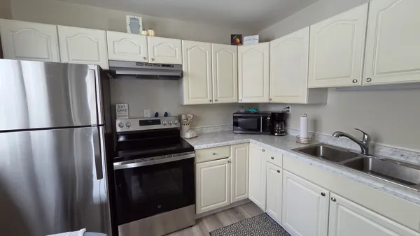 $2,150 | 542 Whitney Avenue, Winthrop Harbor, IL 60096