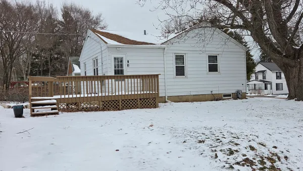 $2,150 | 542 Whitney Avenue, Winthrop Harbor, IL 60096