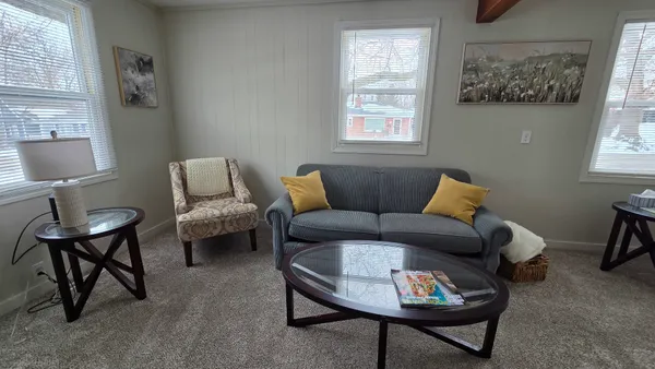 $2,150 | 542 Whitney Avenue, Winthrop Harbor, IL 60096