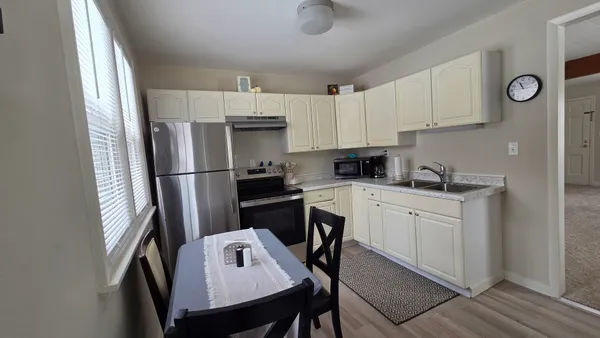 $2,150 | 542 Whitney Avenue, Winthrop Harbor, IL 60096