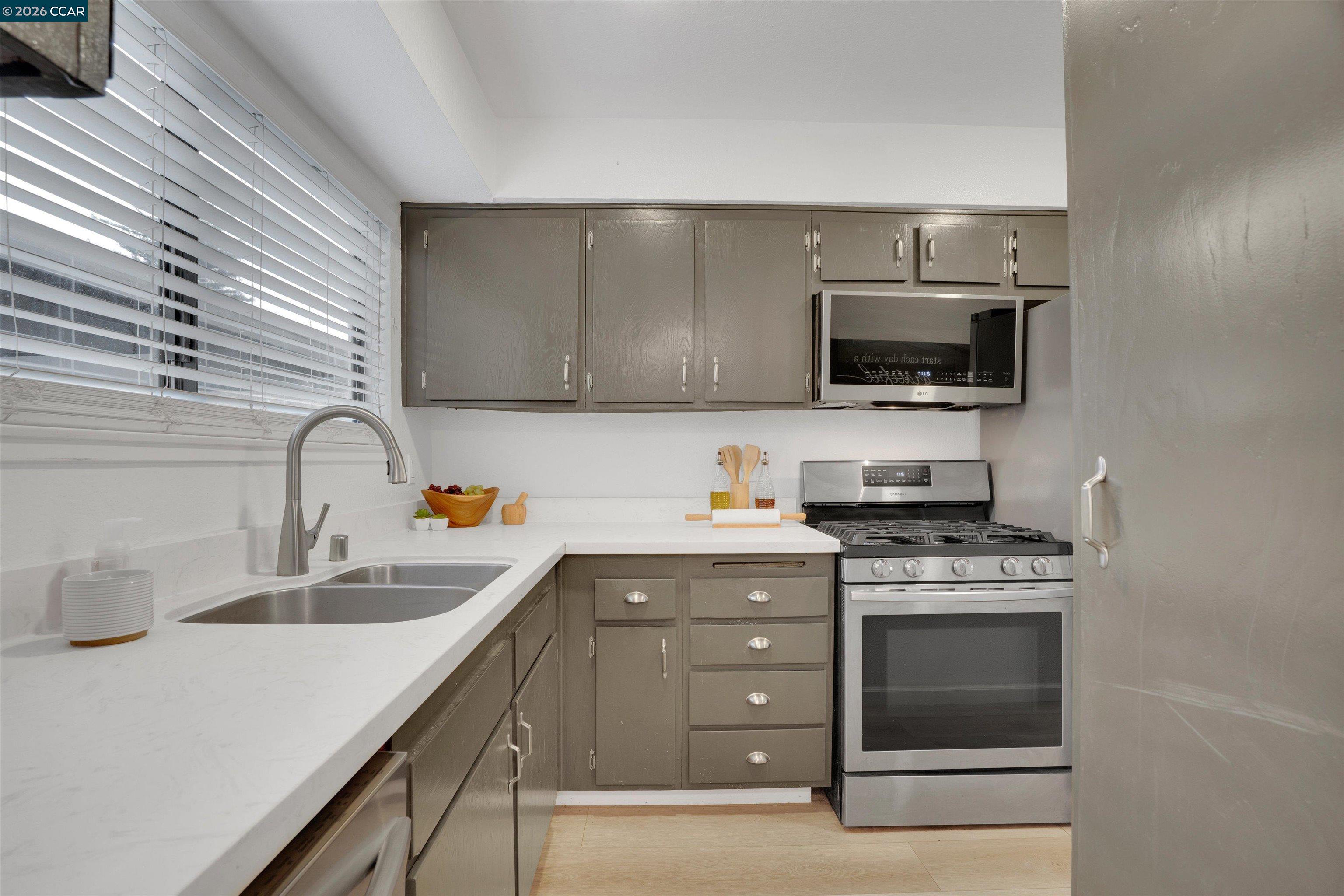 1120 Kenwal Road, Unit C Concord, CA 94521 - Photo 4 of 35