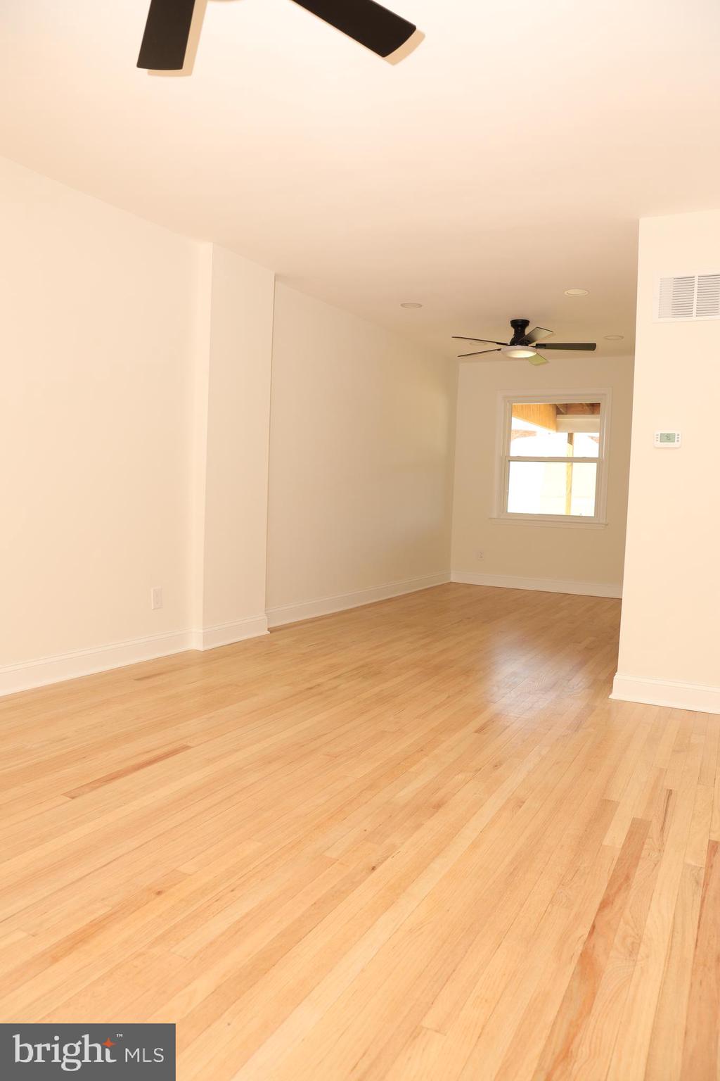 328 Torner Road Essex, MD 21221 - Photo 3 of 29