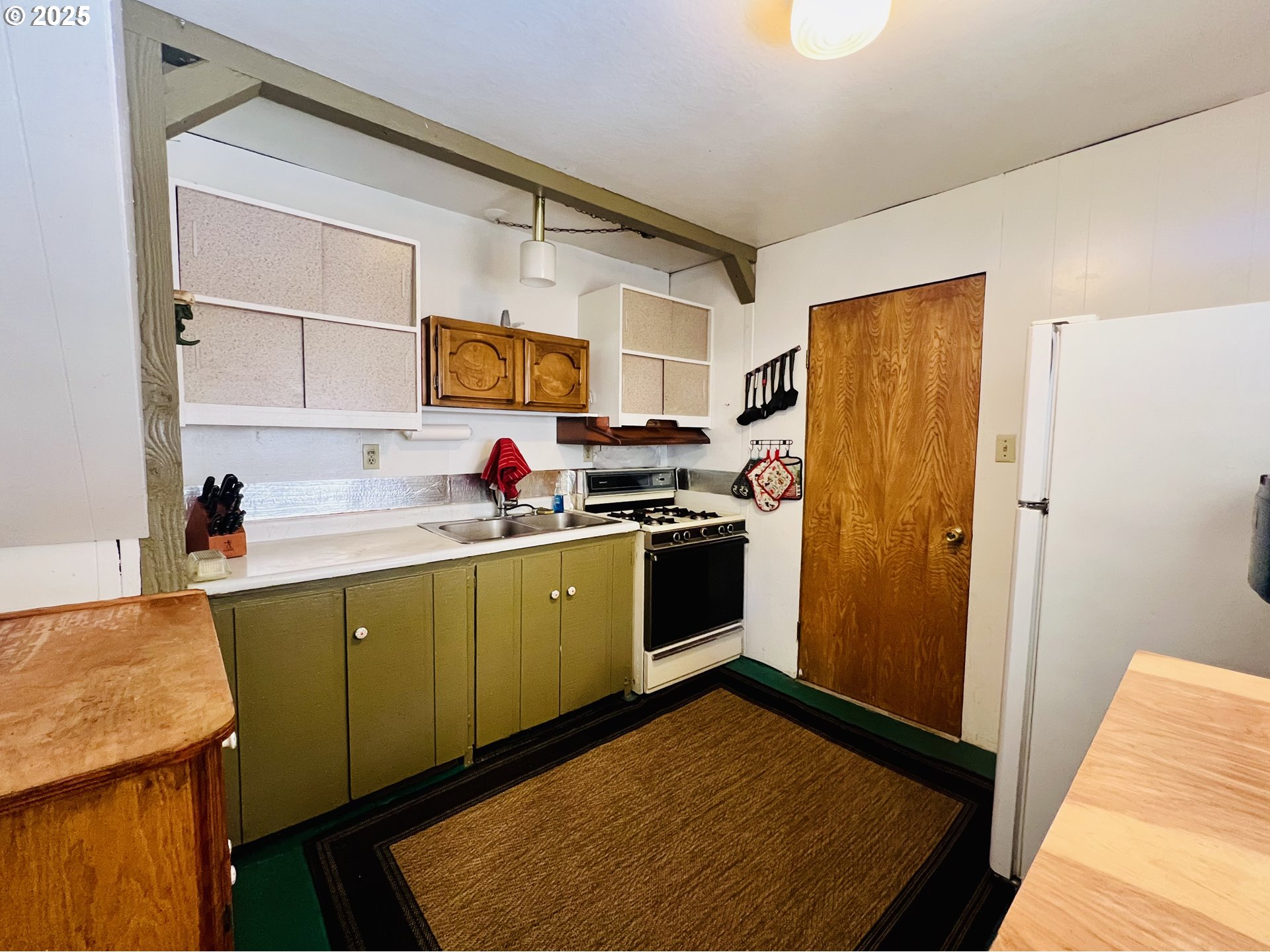 617 Poison Oak Drive Winston, OR 97496 - Photo 16 of 39