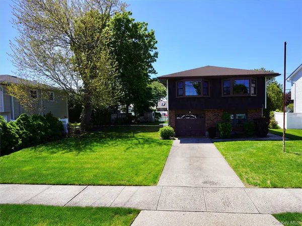 $639,000 | 9 John Street, Bethpage, NY 11714