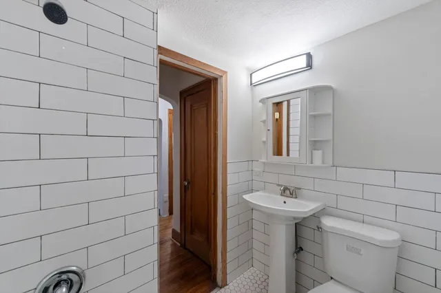 $1,950 | 4253 North James Avenue, Unit 1, Minneapolis, MN 55412