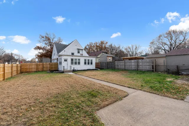 $1,950 | 4253 North James Avenue, Unit 1, Minneapolis, MN 55412