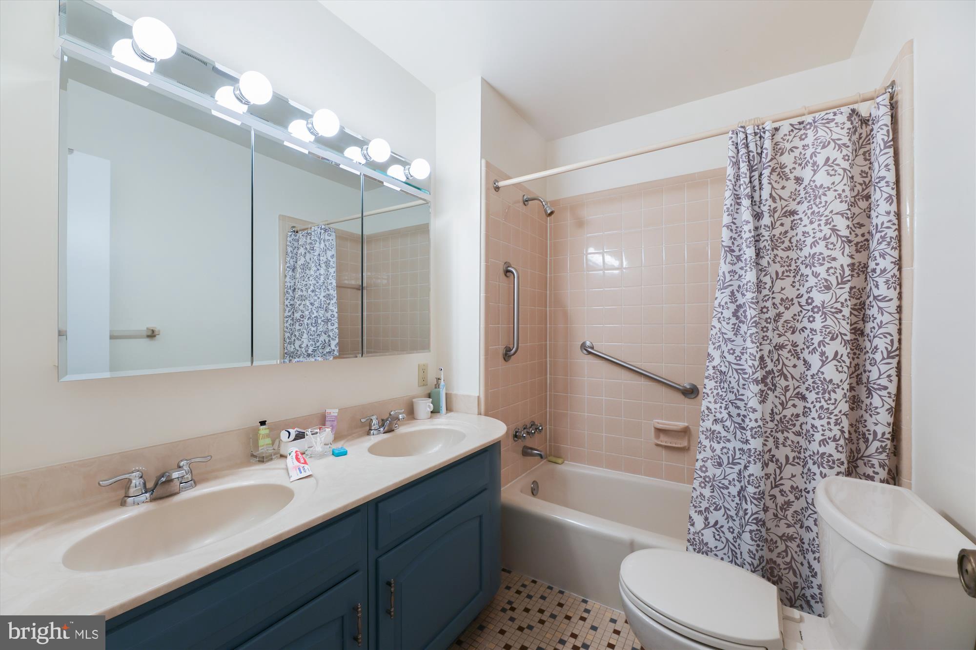 6324 Lenox Road Bethesda, MD 20817 - Photo 28 of 40 Hall Bathroom