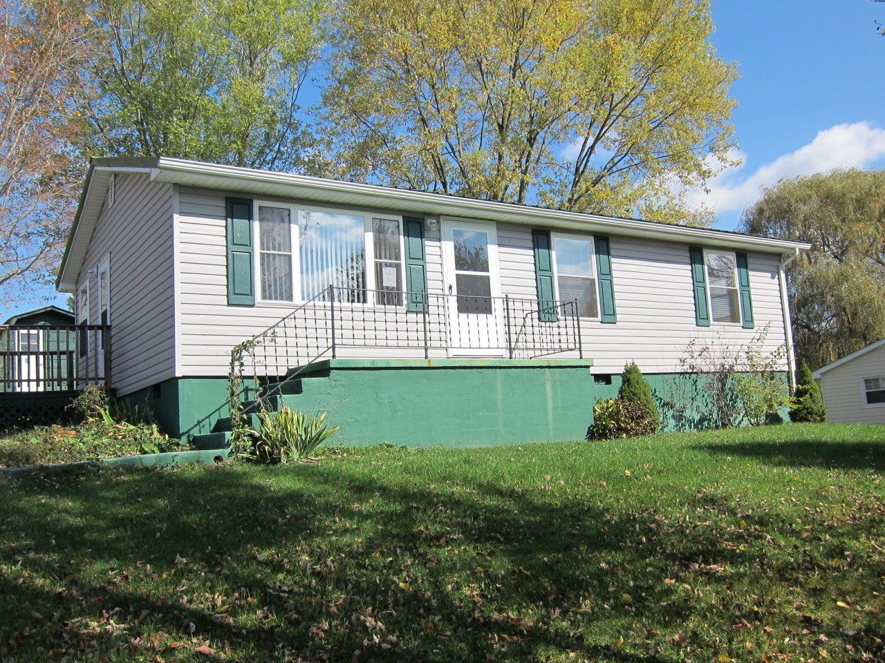 12 Maple Street Union, WV 24983 - Photo 1 of 30 Front View from driveway