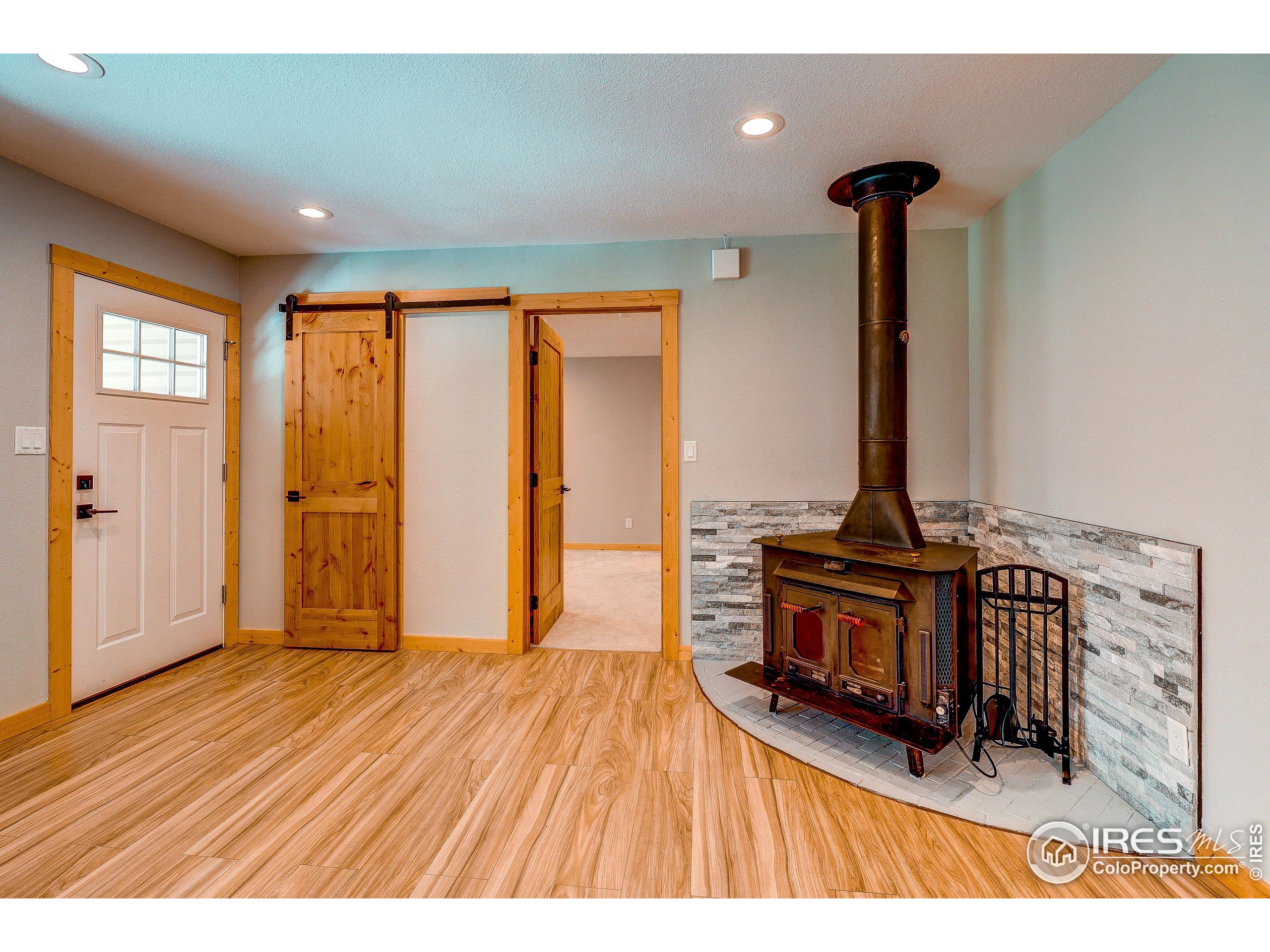 166 Cherokee Road Lyons, CO 80540 - Photo 5 of 38