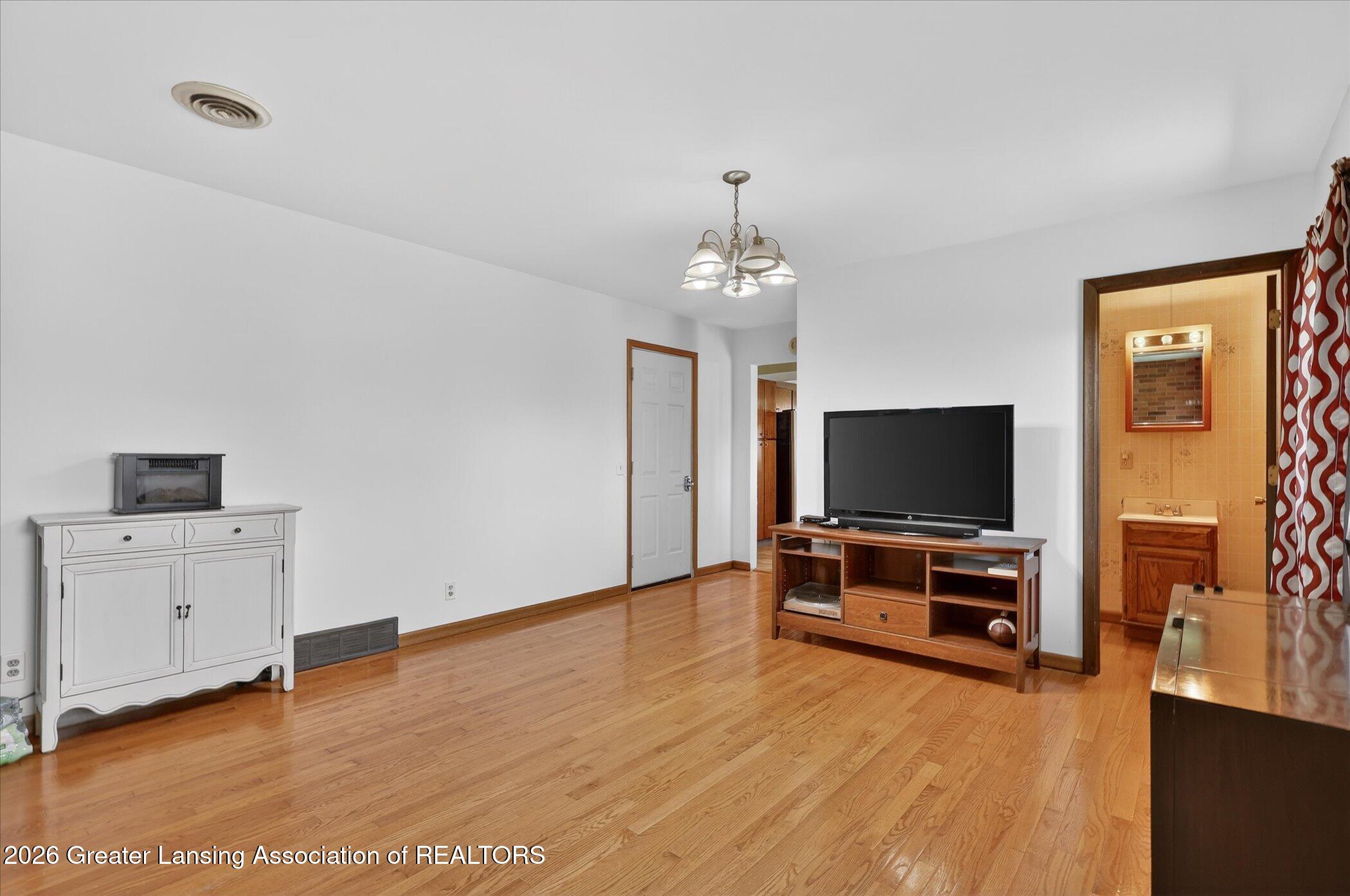 13625 South Jones Road Eagle, MI 48822 - Photo 12 of 63 12-13625-S-Jones-Rd-Windowstill