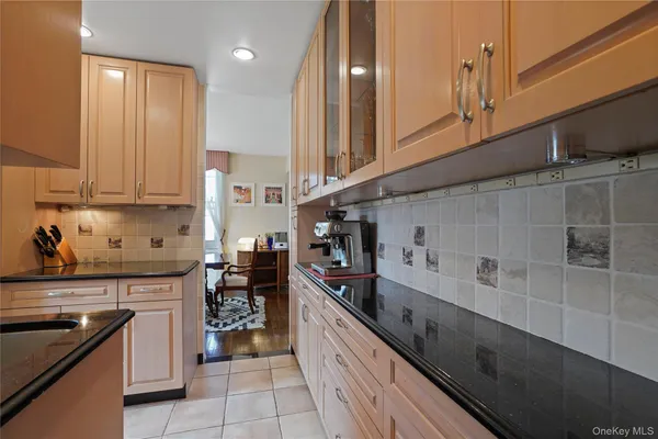 $395,000 | 101 Old Mamaroneck Road, Unit 2A7, White Plains, NY 10605