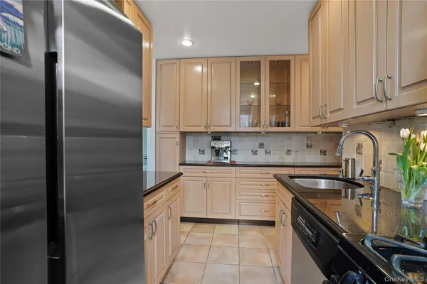 $395,000 | 101 Old Mamaroneck Road, Unit 2A7, White Plains, NY 10605