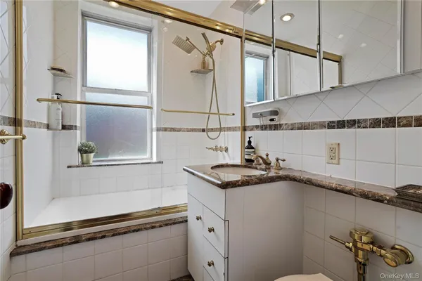 $395,000 | 101 Old Mamaroneck Road, Unit 2A7, White Plains, NY 10605