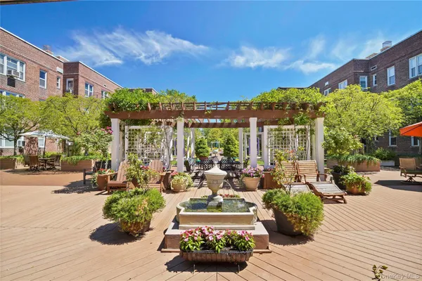 $395,000 | 101 Old Mamaroneck Road, Unit 2A7, White Plains, NY 10605