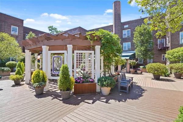 $395,000 | 101 Old Mamaroneck Road, Unit 2A7, White Plains, NY 10605