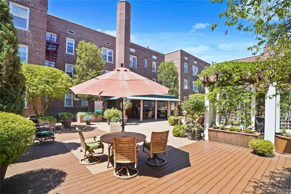 $395,000 | 101 Old Mamaroneck Road, Unit 2A7, White Plains, NY 10605