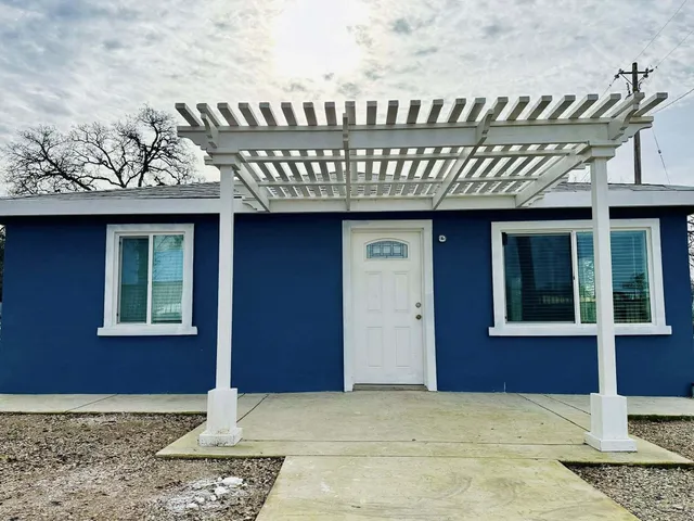 $290,000 | 1701 East Cypress Avenue, Redding, CA 96002