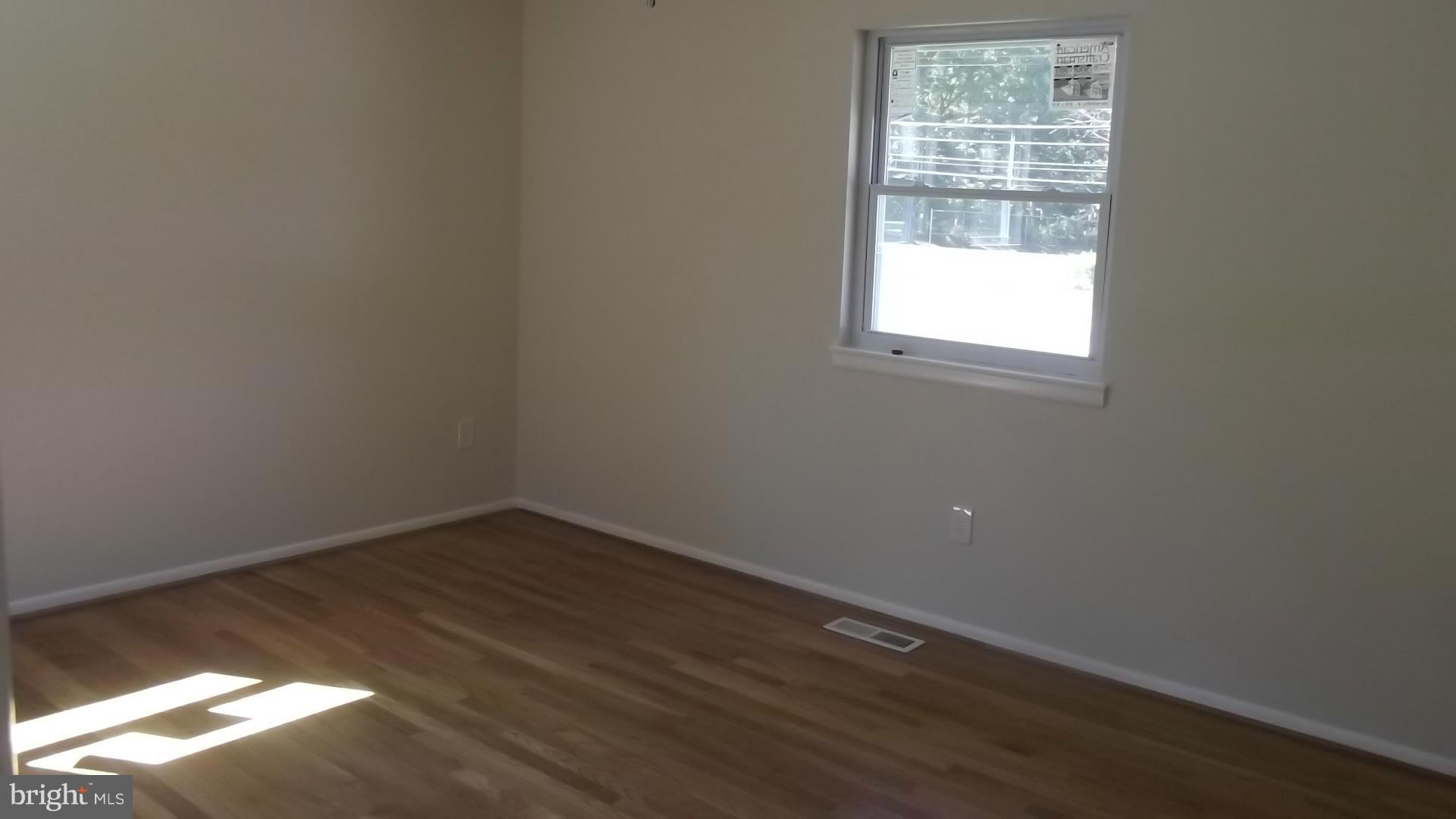 5213 Whitfield Chapel Road Lanham, MD 20706 - Photo 8 of 19 Bedroom (Master)