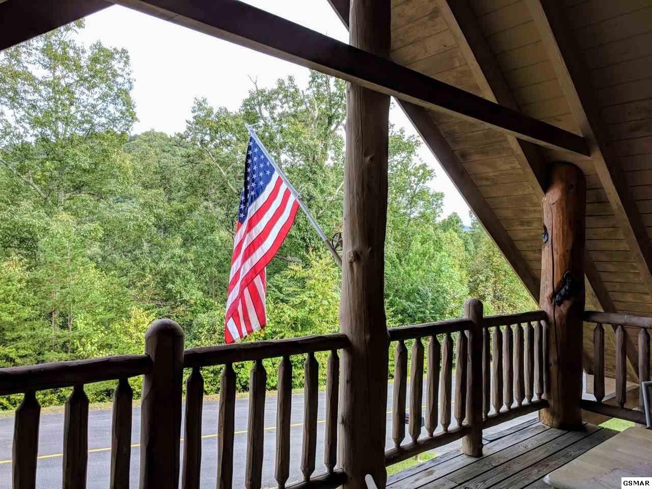 4409 Deerskin Road Sevierville, TN 37862 - Photo 11 of 31 a view of balcony with wooden floor and fence