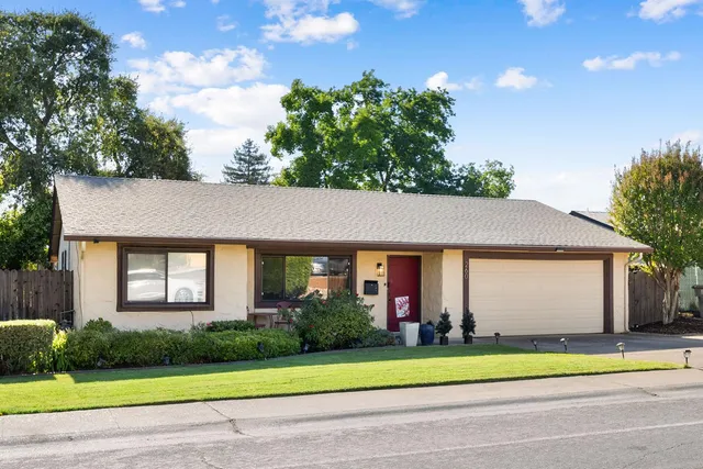 $575,000 | 260 Flower Drive, Folsom, CA 95630