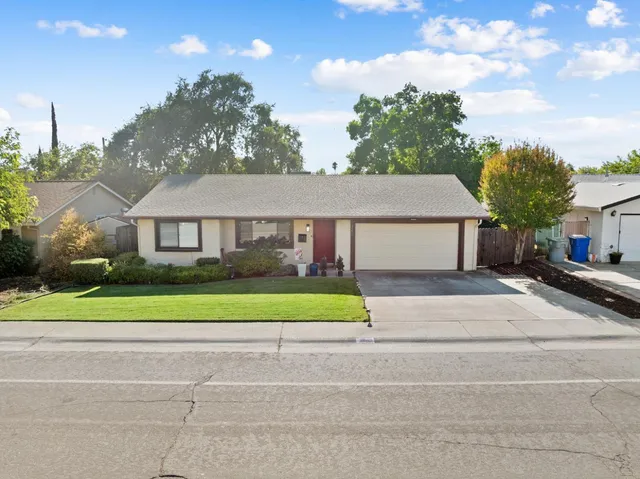$575,000 | 260 Flower Drive, Folsom, CA 95630