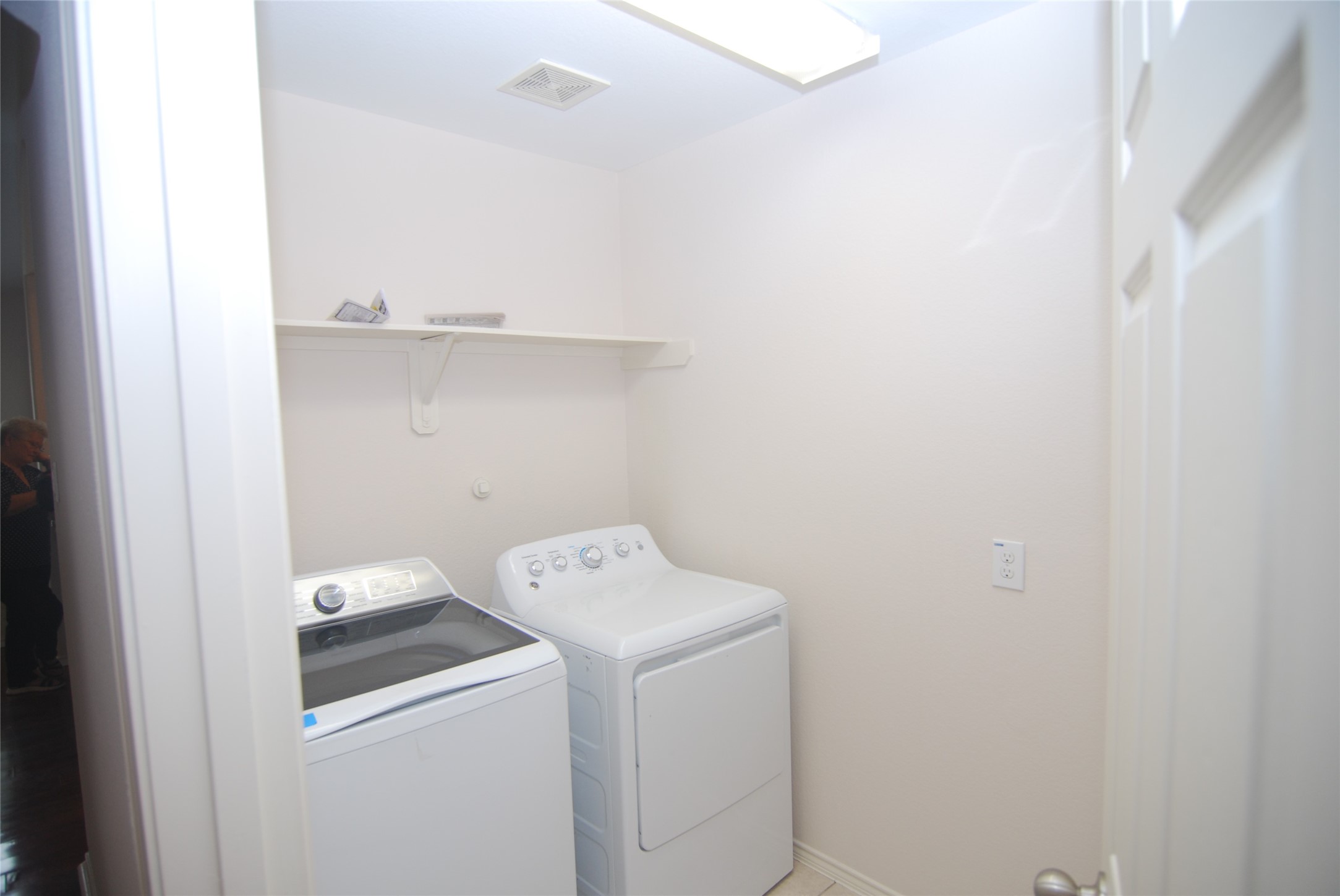 2834 Lockeridge Pines Drive Spring, TX 77386 - Photo 17 of 20 Laundry room. Appliances have been removed.