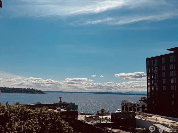 $299,900 | 2440 Western Avenue, Unit 602, Seattle, WA 98121
