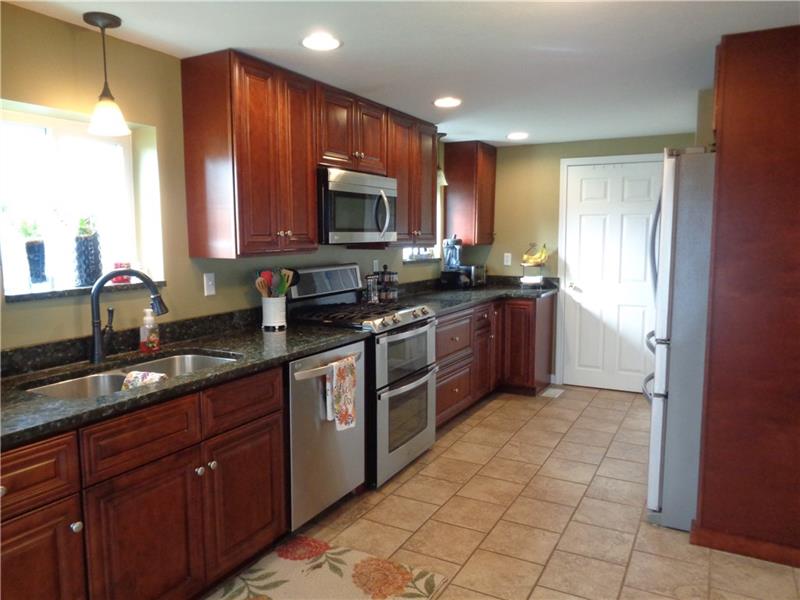41 Broad Street Transfer, PA 16154 - Photo 2 of 21