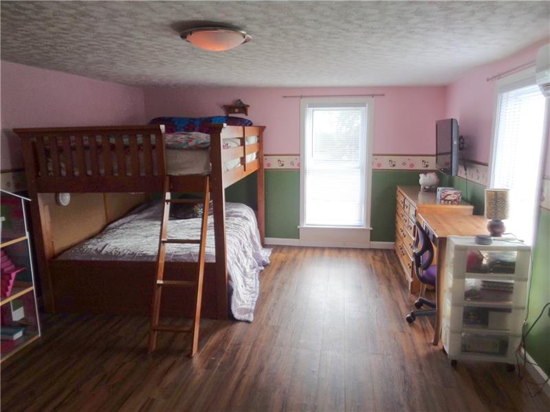 41 Broad Street Transfer, PA 16154 - Photo 13 of 21