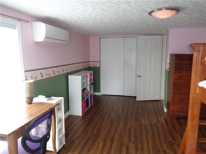 41 Broad Street Transfer, PA 16154 - Photo 14 of 21