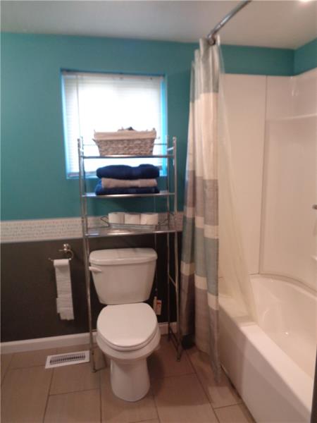 41 Broad Street Transfer, PA 16154 - Photo 10 of 21