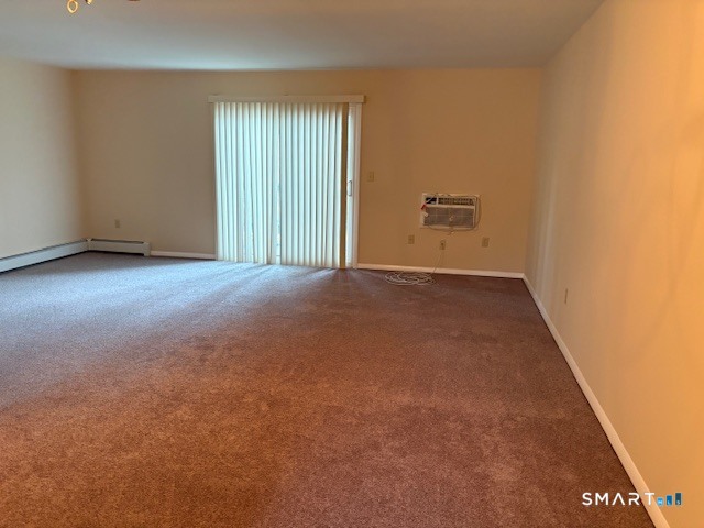 31 Sutton Place, Unit 31 Bloomfield, CT 06002 - Photo 11 of 28 Living Room-Dining Room Combo