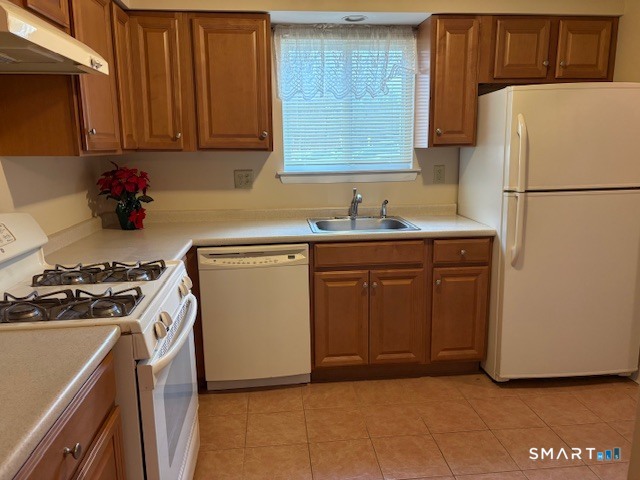31 Sutton Place, Unit 31 Bloomfield, CT 06002 - Photo 5 of 28