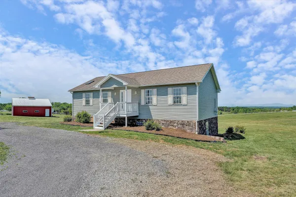 $469,900 | 1147 Hickory Cove Lane, Moneta, VA 24121