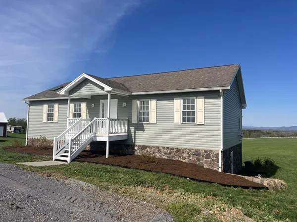 $469,900 | 1147 Hickory Cove Lane, Moneta, VA 24121