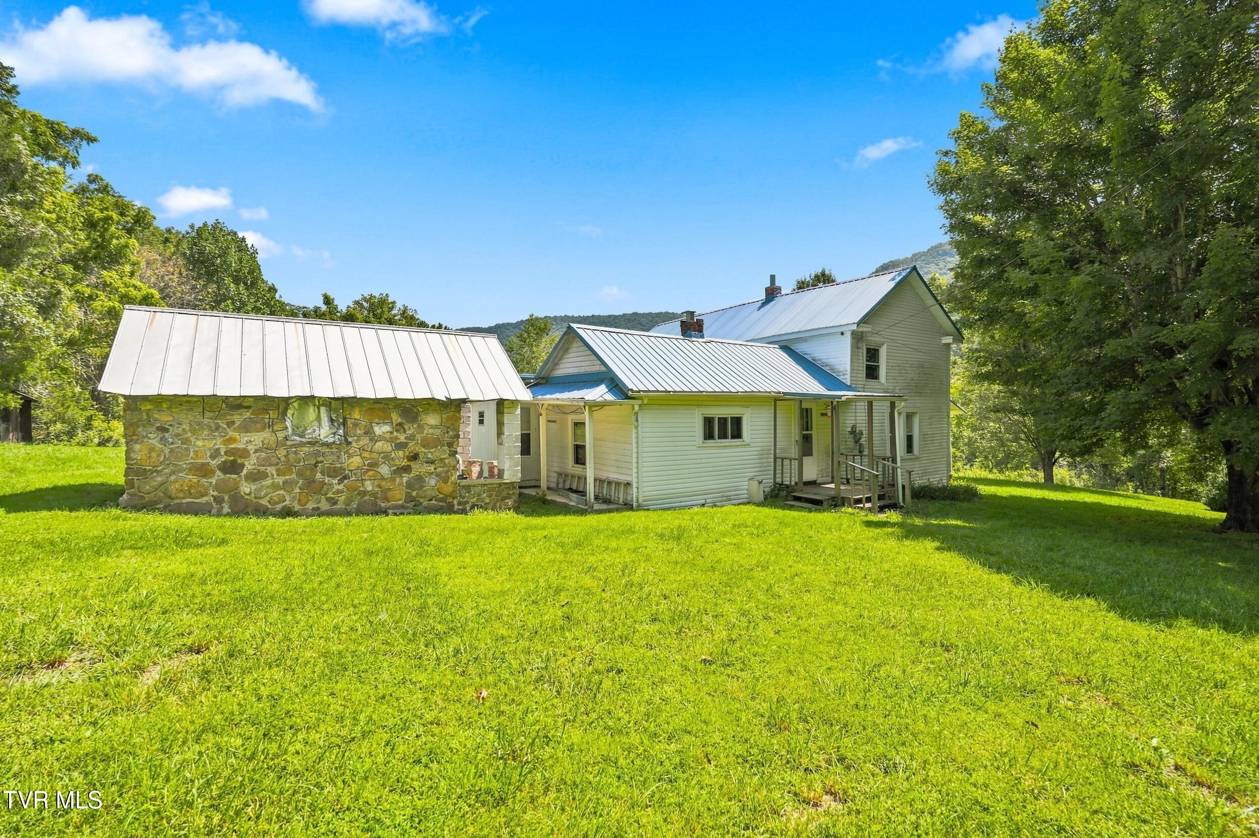 27301 Poor Valley Road Saltville, VA 24370 - Photo 15 of 42 *