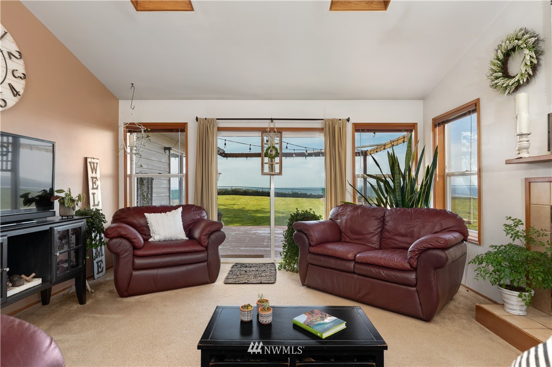 1943 West Beach Road Oak Harbor, WA 98277 - Photo 13 of 39 Gallery Image 13
