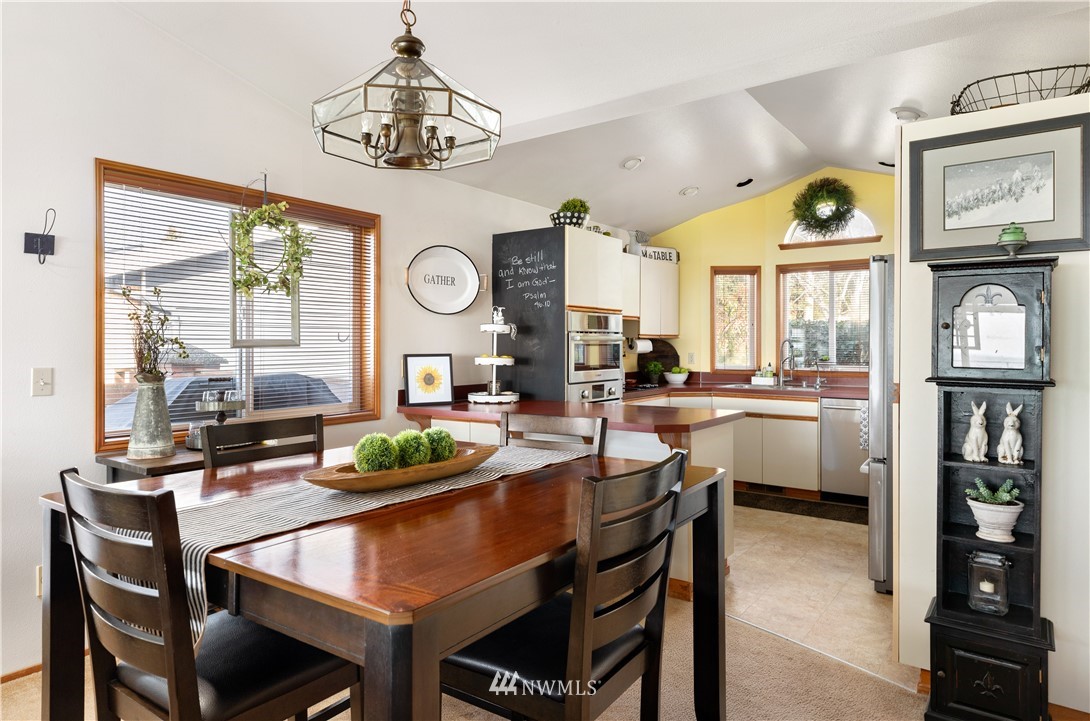 1943 West Beach Road Oak Harbor, WA 98277 - Photo 17 of 39 Gallery Image 17