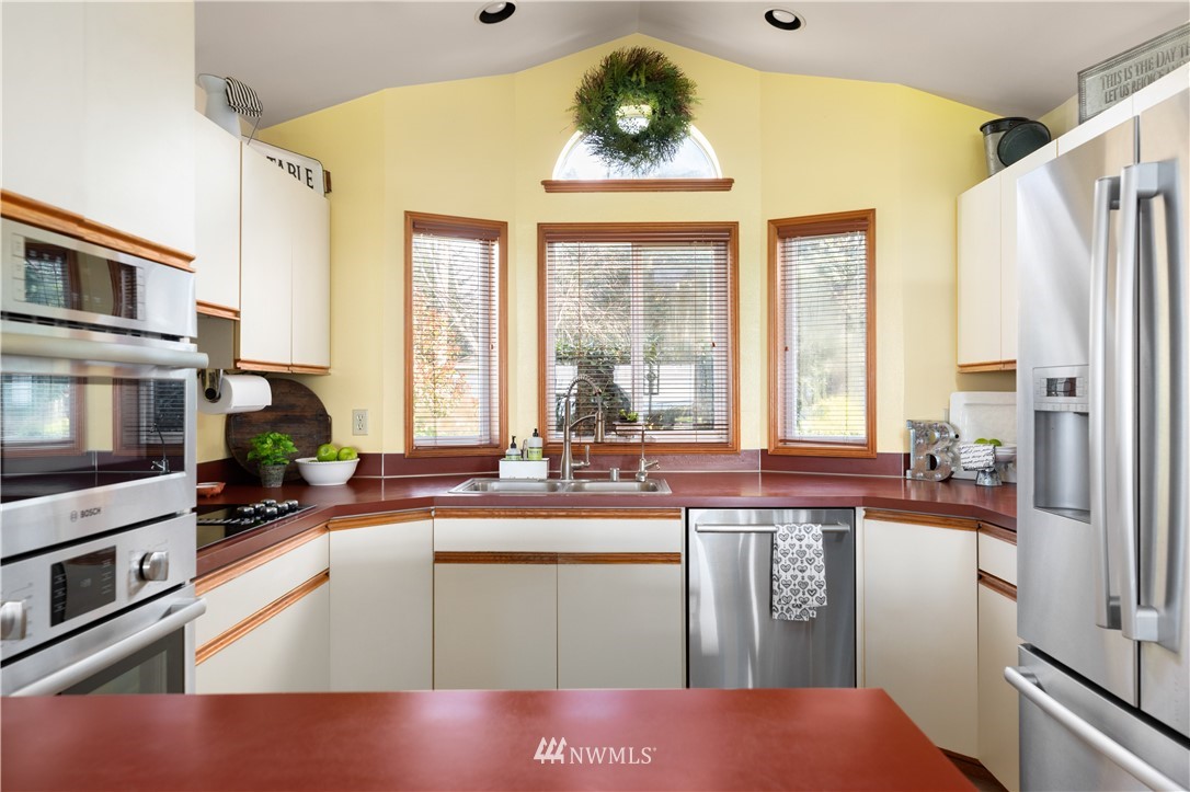 1943 West Beach Road Oak Harbor, WA 98277 - Photo 19 of 39 Gallery Image 19