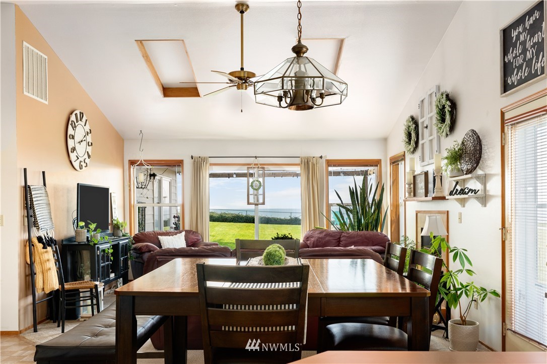 1943 West Beach Road Oak Harbor, WA 98277 - Photo 21 of 39 Gallery Image 21