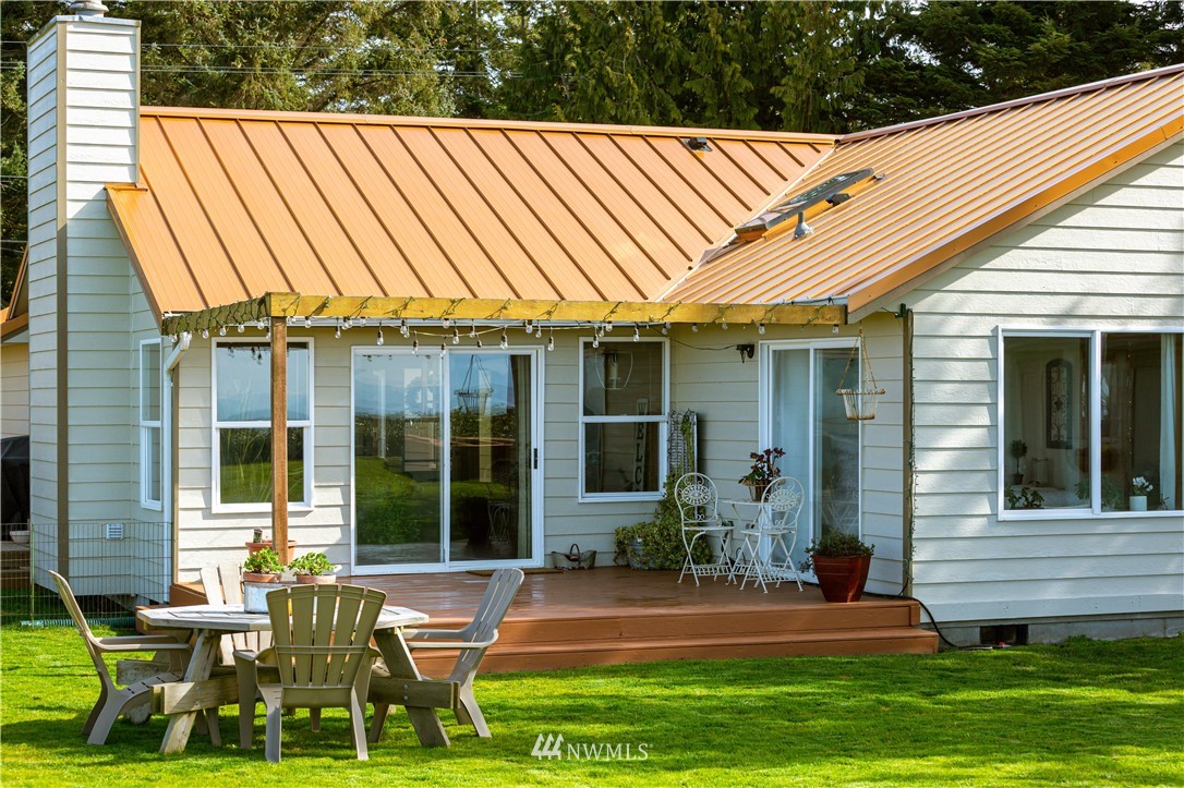 1943 West Beach Road Oak Harbor, WA 98277 - Photo 6 of 39 Gallery Image 6