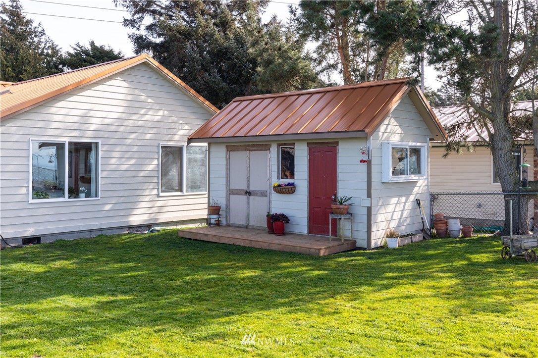 1943 West Beach Road Oak Harbor, WA 98277 - Photo 9 of 39 Gallery Image 9