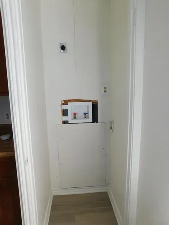 a view of utility room