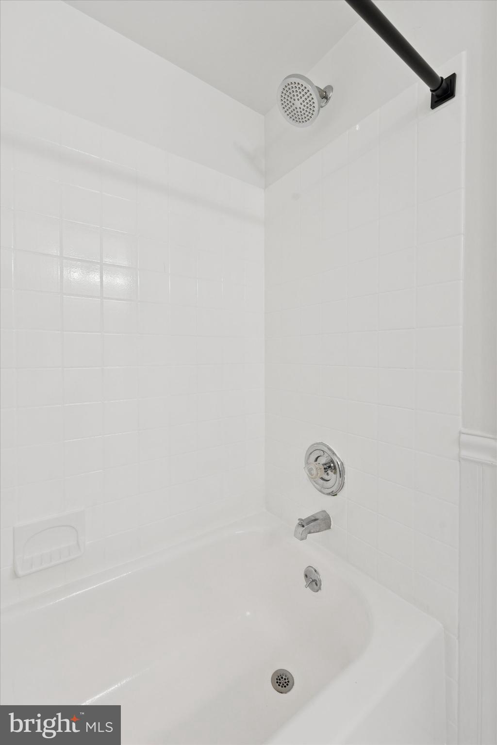 612 Washington Place, Unit 12 Chesterbrook, PA 19087 - Photo 10 of 15 a bathroom with a tub