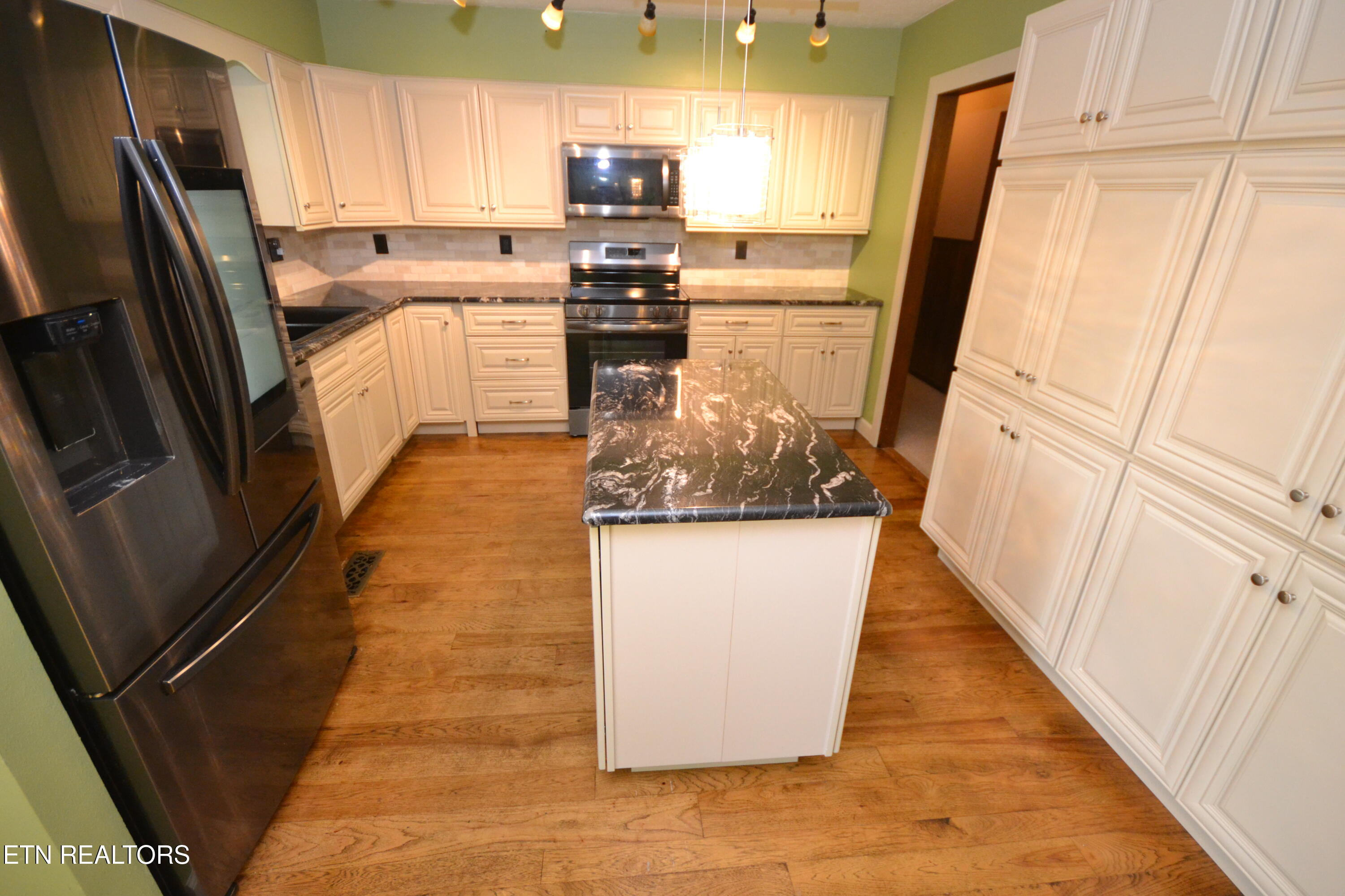 6703 Cate Road Powell, TN 37849 - Photo 2 of 23 Kitchen