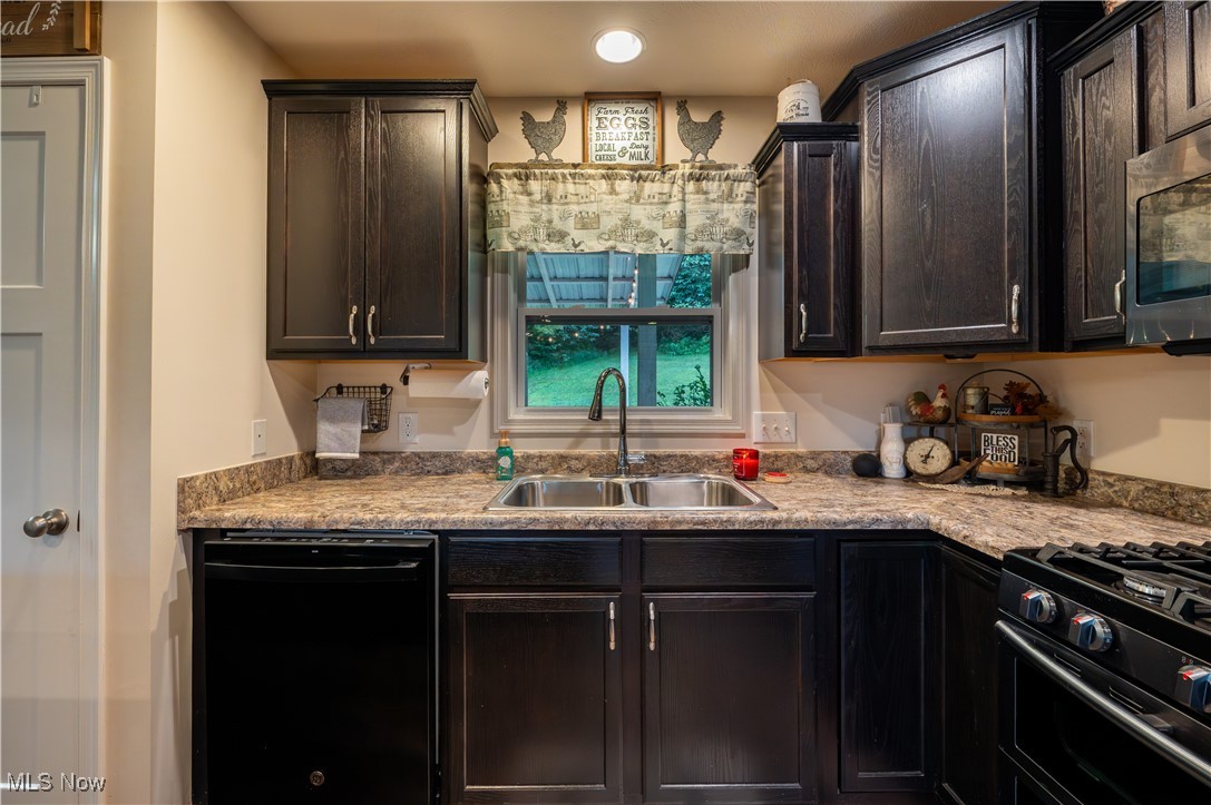 240 Dover Road Washington, WV 26181 - Photo 11 of 40